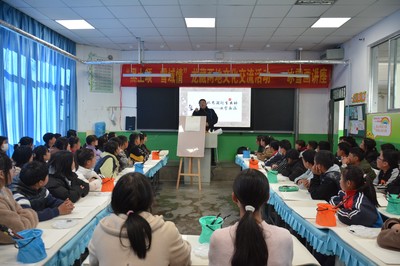 龍藏文化交流活動(dòng) 巧手傳情裁團(tuán)結(jié)景 妙筆生花繪生態(tài)圖